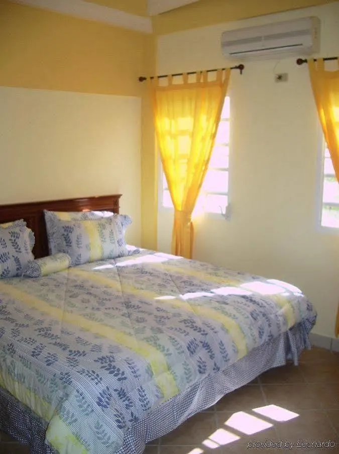 Azure Hotel And Art Studio Simpson Bay